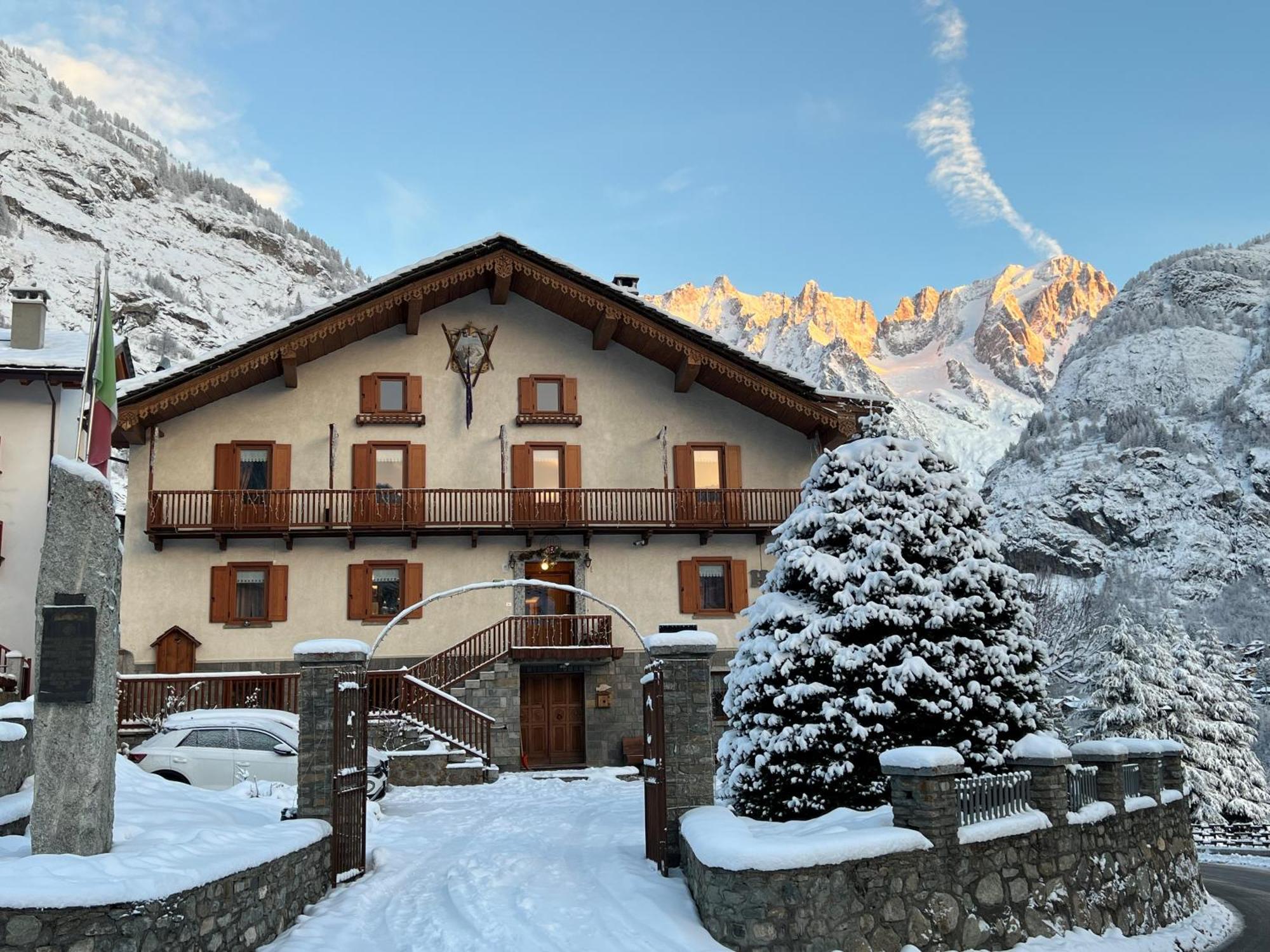 Hotel Des Glaciers Courmayeur Exterior photo